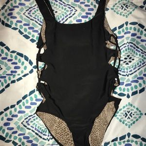 XXL SHADOW HONEY (8yrs +) HIDEAWAY